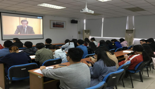 公司组织师生收看2018年全国科学道德与学风建设宣讲直播